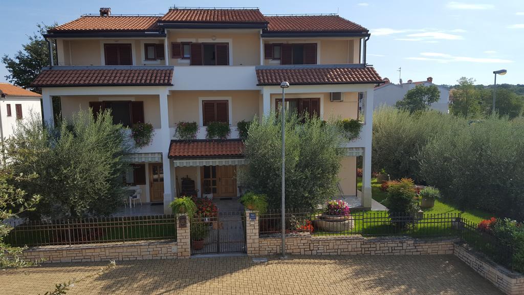 Ulika Rooms & Apartments Porec Exterior photo